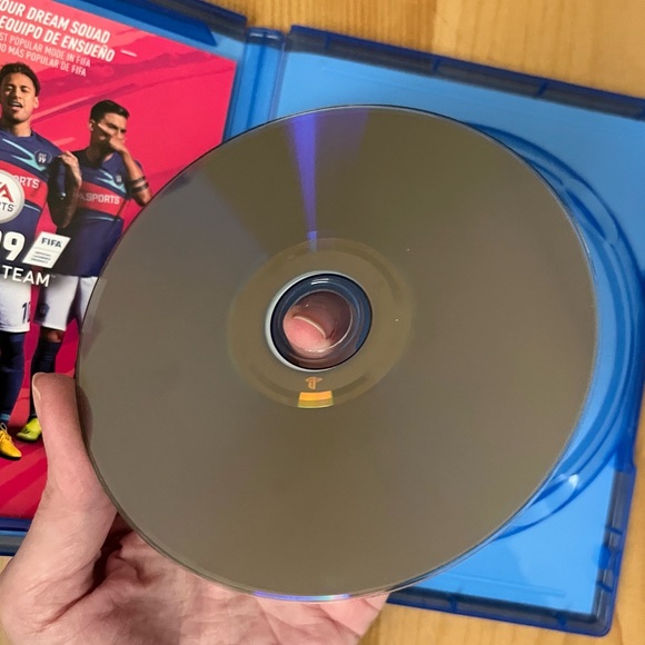 PS4 FIFA19 EA Sports Video Game - Picture 4 of 4